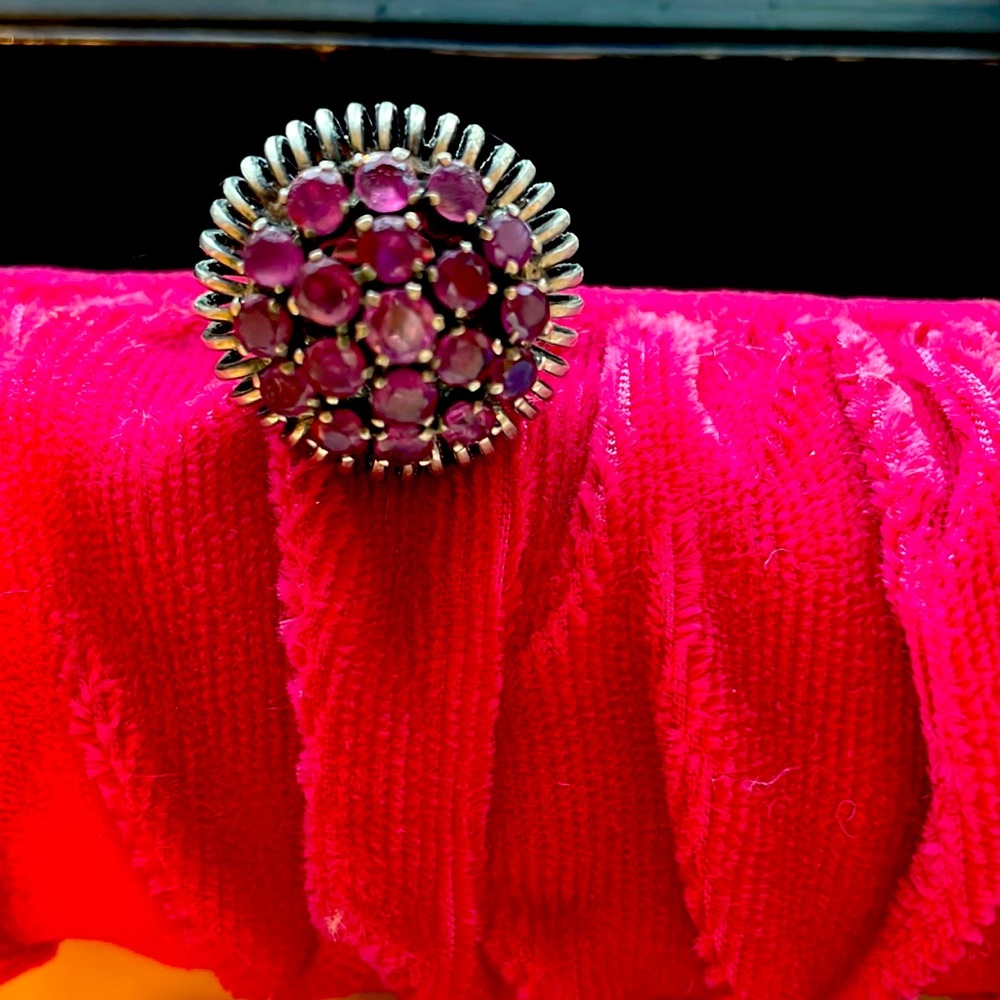 Silver ring with a crown of pink tourmalines from the 60”s